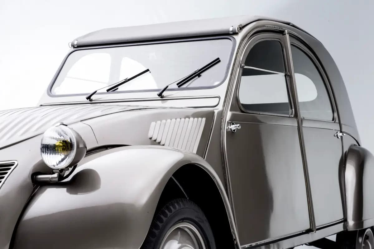 Citroën 2CV (1948): o carro feito para atravessar um campo arado com uma cesta de ovos no banco