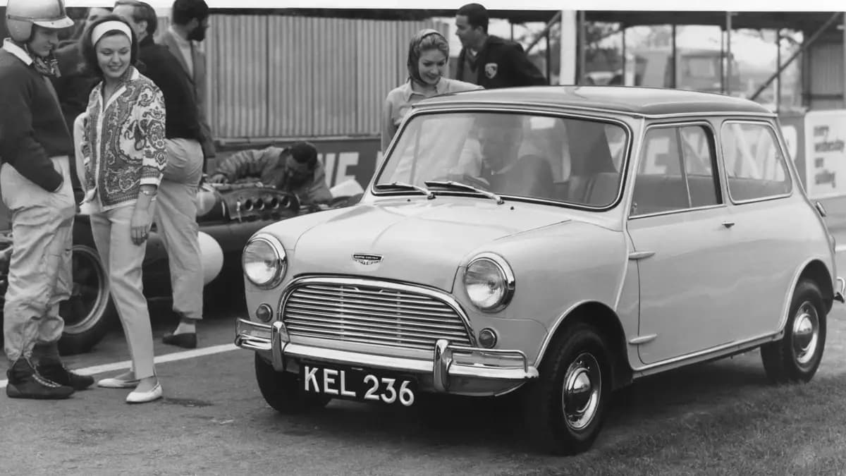 Mini (1959): três metros de carro, e todo hatch de hoje é neto dele