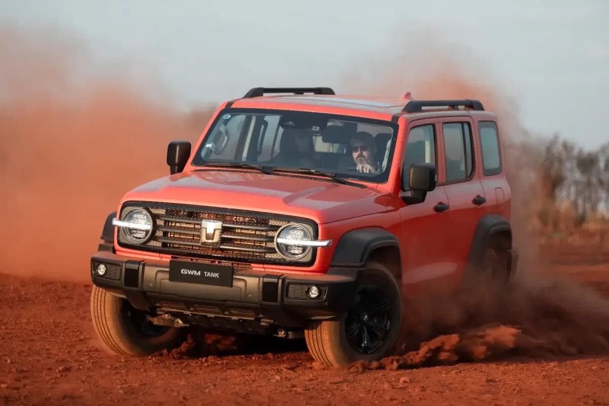 GWM Tank 300 é o primeiro híbrido plug-in flex do mundo e já está à venda no Brasil