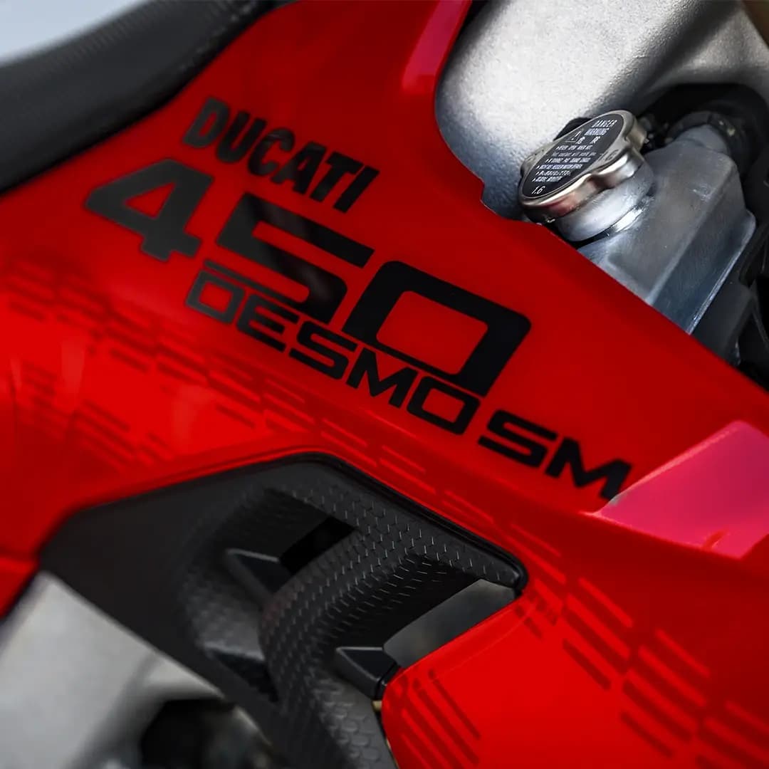 Ducati revela a Desmo450 SM, sua primeira supermoto de competição