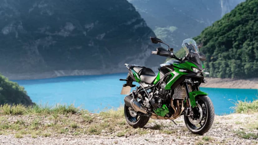 Kawasaki revela a Versys 900: o quatro-cilindros da Z900 numa trail de estrada com radar