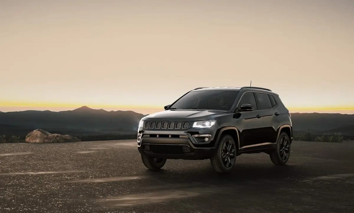 Jeep Compass 2027 estreia o híbrido leve de 48 volts e a versão Night Eagle sai por R$ 206.990