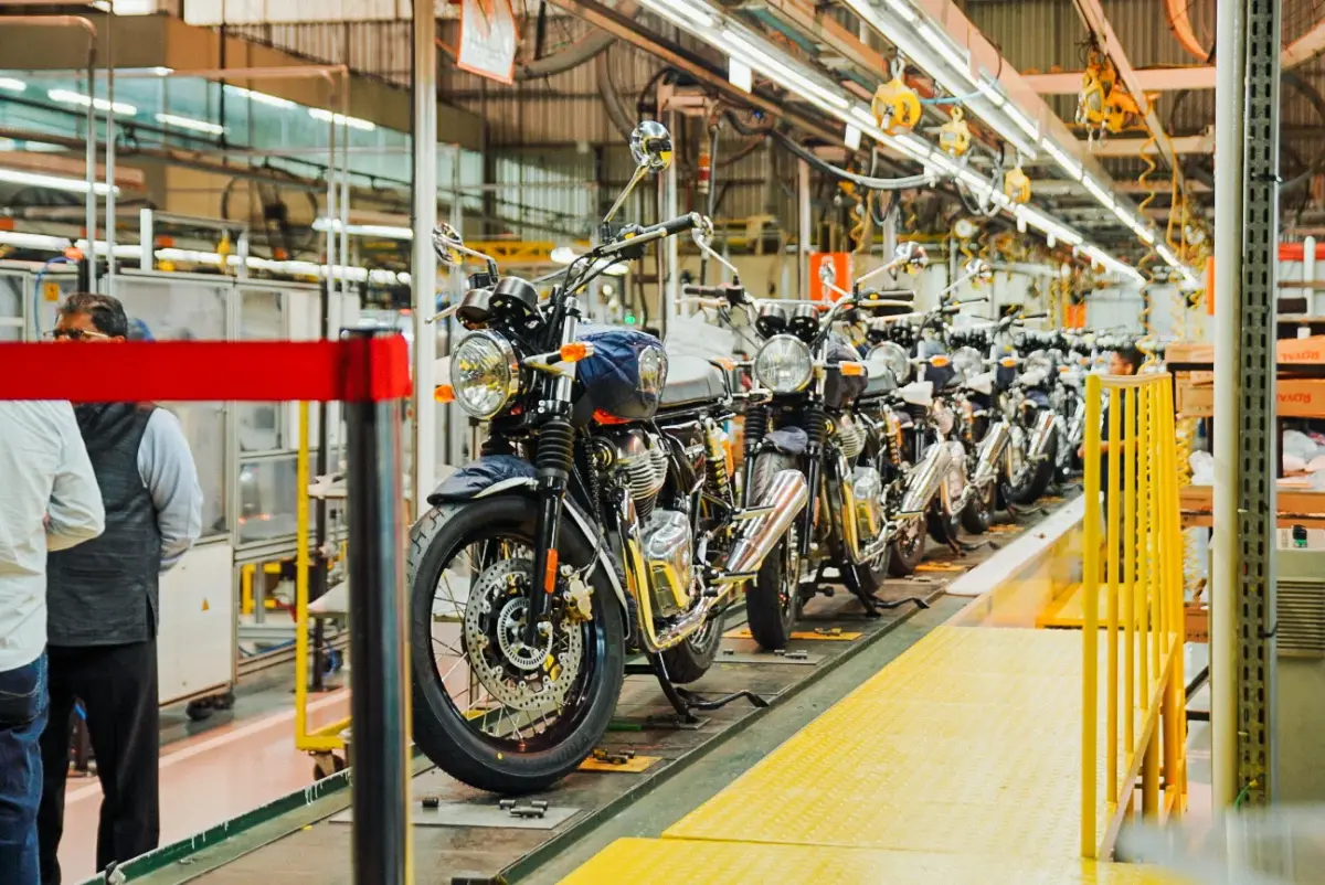 motocicletas-na-linha-de-montagem-da-royal-enfield-em-manaus-1