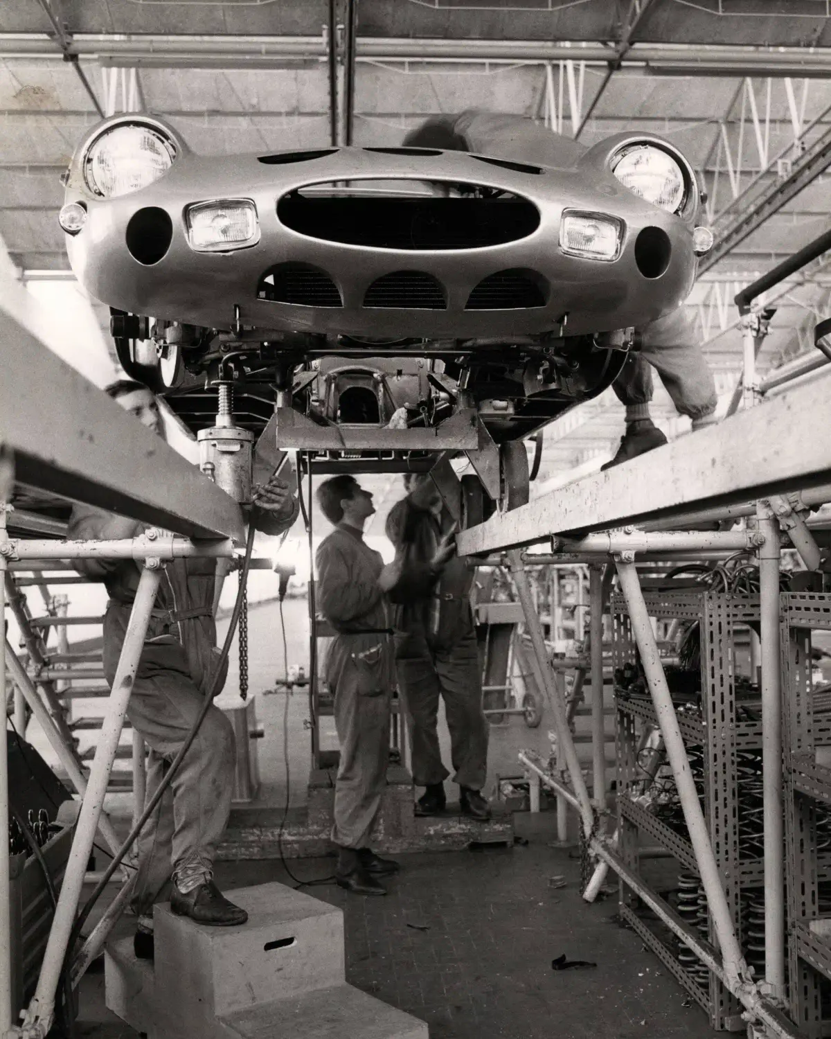 2400mm-wheelbase-was-derived-from-the-250-GT-SWB-scaled.jpg